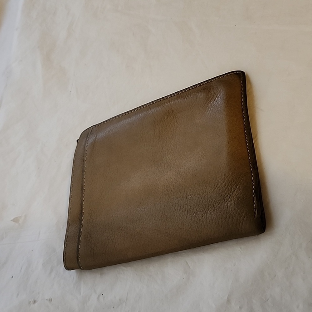 UNBRANDED LEATHER WALLET